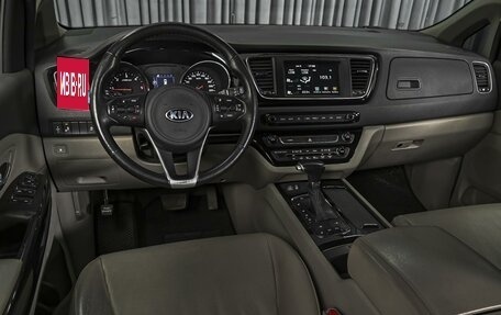 KIA Carnival III, 2017 год, 2 740 000 рублей, 6 фотография