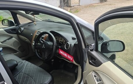 Mitsubishi Colt VI рестайлинг, 2003 год, 400 000 рублей, 3 фотография