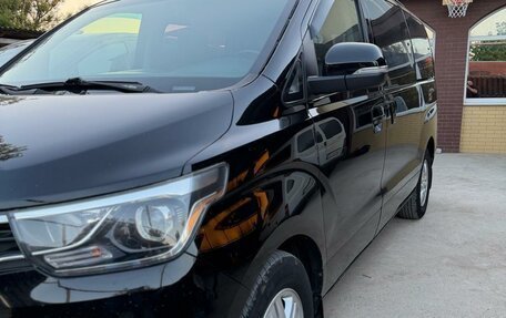 Hyundai H-1 II рестайлинг, 2018 год, 2 400 000 рублей, 4 фотография