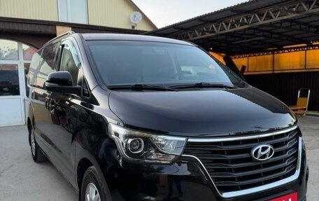 Hyundai H-1 II рестайлинг, 2018 год, 2 400 000 рублей, 3 фотография