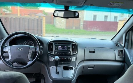 Hyundai H-1 II рестайлинг, 2018 год, 2 400 000 рублей, 15 фотография