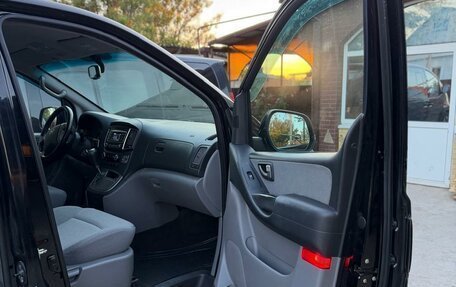 Hyundai H-1 II рестайлинг, 2018 год, 2 400 000 рублей, 16 фотография