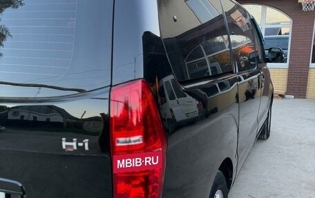 Hyundai H-1 II рестайлинг, 2018 год, 2 400 000 рублей, 13 фотография