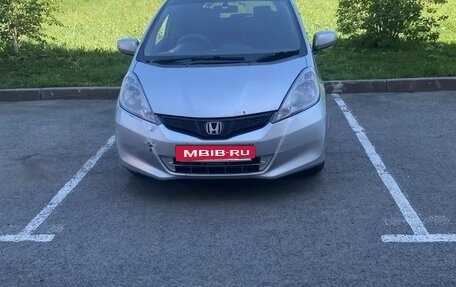 Honda Fit III, 2013 год, 730 000 рублей, 18 фотография