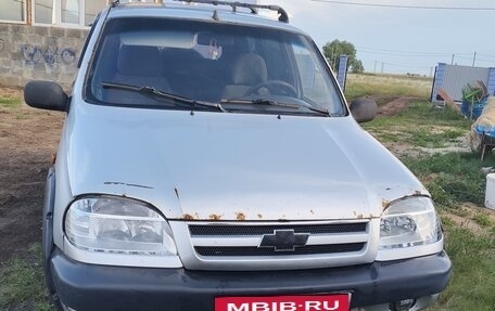Chevrolet Niva I рестайлинг, 2004 год, 165 000 рублей, 2 фотография