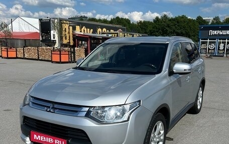 Mitsubishi Outlander III рестайлинг 3, 2014 год, 1 450 000 рублей, 1 фотография