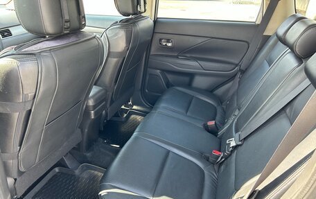 Mitsubishi Outlander III рестайлинг 3, 2014 год, 1 450 000 рублей, 9 фотография