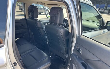 Mitsubishi Outlander III рестайлинг 3, 2014 год, 1 450 000 рублей, 10 фотография