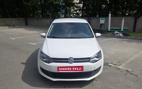 Volkswagen Polo VI (EU Market), 2012 год, 420 000 рублей, 2 фотография