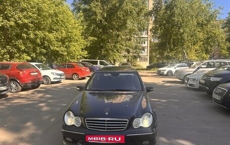 Mercedes-Benz C-Класс, 2005 год, 630 000 рублей, 3 фотография