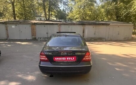 Mercedes-Benz C-Класс, 2005 год, 630 000 рублей, 4 фотография