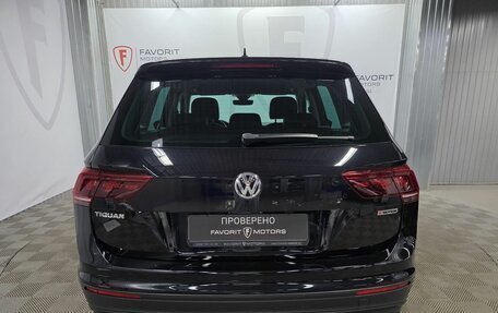 Volkswagen Tiguan II, 2019 год, 3 050 000 рублей, 3 фотография