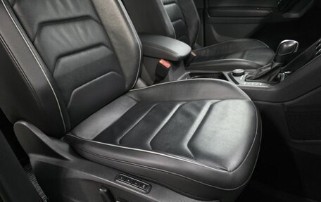 Volkswagen Tiguan II, 2019 год, 3 050 000 рублей, 14 фотография