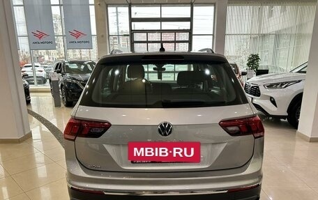 Volkswagen Tiguan II, 2021 год, 4 380 000 рублей, 4 фотография