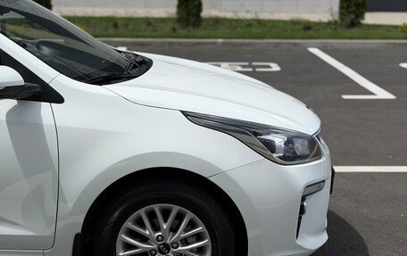 KIA Rio IV, 2018 год, 1 415 000 рублей, 2 фотография