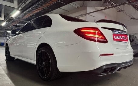 Mercedes-Benz E-Класс, 2019 год, 3 500 000 рублей, 4 фотография
