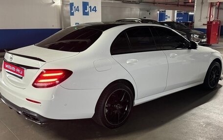 Mercedes-Benz E-Класс, 2019 год, 3 500 000 рублей, 5 фотография