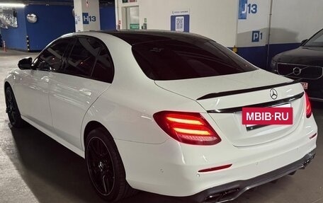 Mercedes-Benz E-Класс, 2019 год, 3 500 000 рублей, 6 фотография