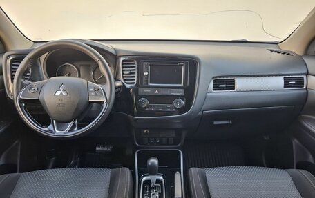 Mitsubishi Outlander III рестайлинг 3, 2017 год, 1 800 000 рублей, 12 фотография