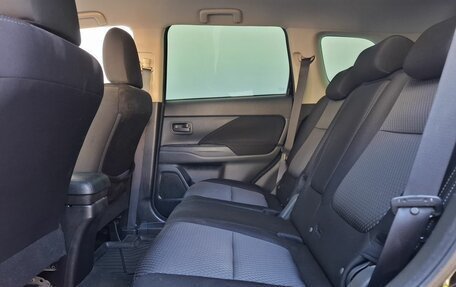 Mitsubishi Outlander III рестайлинг 3, 2017 год, 1 800 000 рублей, 11 фотография