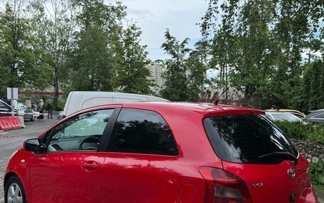 Toyota Yaris III рестайлинг, 2008 год, 550 000 рублей, 2 фотография