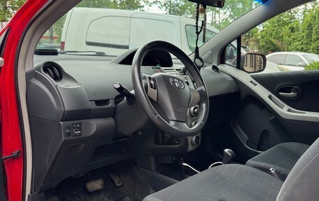 Toyota Yaris III рестайлинг, 2008 год, 550 000 рублей, 8 фотография
