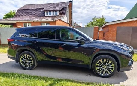 Toyota Highlander, 2025 год, 5 500 000 рублей, 3 фотография