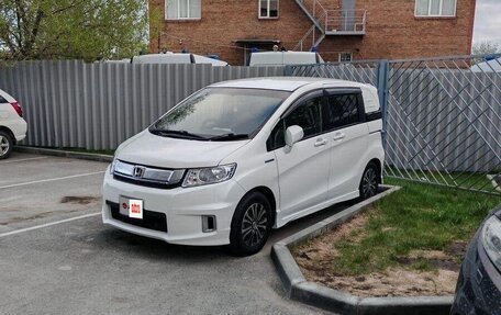 Honda Freed I, 2015 год, 1 325 000 рублей, 2 фотография