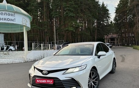 Toyota Camry, 2021 год, 3 250 000 рублей, 1 фотография