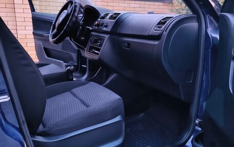 Skoda Fabia II, 2011 год, 650 000 рублей, 3 фотография