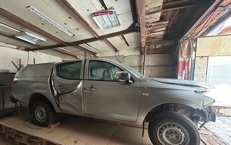 Mitsubishi L200 IV рестайлинг, 2017 год, 1 000 000 рублей, 2 фотография
