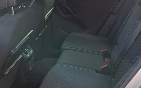 Volkswagen Tiguan II, 2018 год, 2 200 000 рублей, 10 фотография