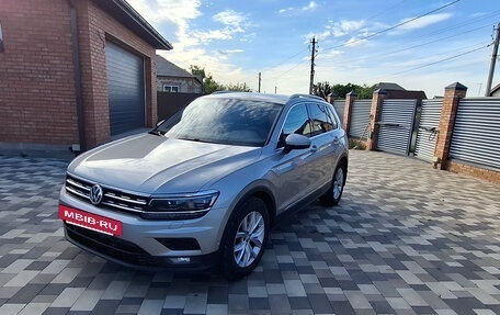 Volkswagen Tiguan II, 2018 год, 2 200 000 рублей, 2 фотография