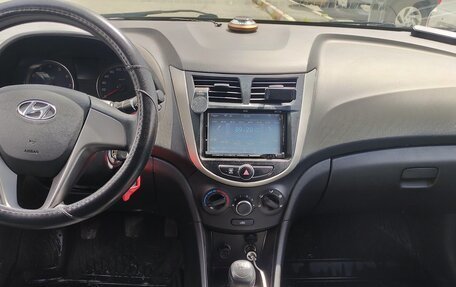 Hyundai Solaris II рестайлинг, 2015 год, 700 000 рублей, 7 фотография