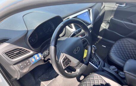 Hyundai Solaris II рестайлинг, 2018 год, 1 600 000 рублей, 10 фотография