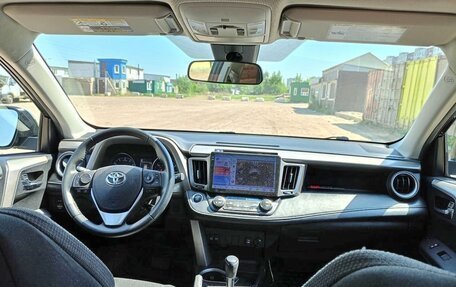 Toyota RAV4, 2017 год, 2 400 000 рублей, 10 фотография