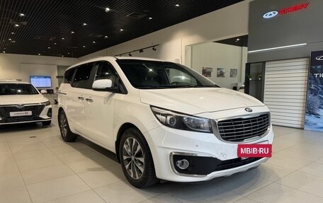 KIA Carnival III, 2018 год, 2 500 000 рублей, 3 фотография