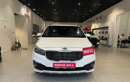 KIA Carnival III, 2018 год, 2 500 000 рублей, 2 фотография