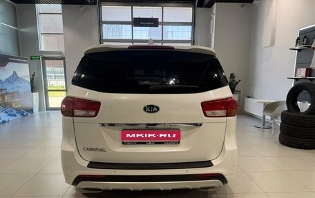 KIA Carnival III, 2018 год, 2 500 000 рублей, 5 фотография