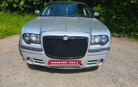 Chrysler 300C II, 2005 год, 550 000 рублей, 2 фотография