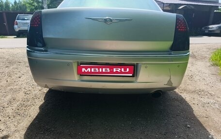 Chrysler 300C II, 2005 год, 550 000 рублей, 9 фотография