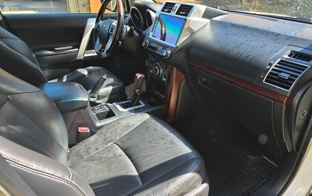Toyota Land Cruiser Prado 150 рестайлинг 2, 2015 год, 3 690 000 рублей, 13 фотография
