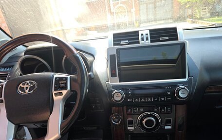 Toyota Land Cruiser Prado 150 рестайлинг 2, 2015 год, 3 690 000 рублей, 25 фотография