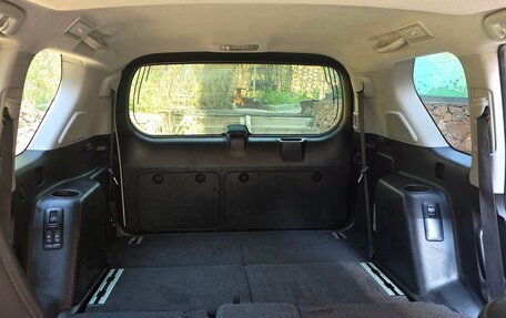 Toyota Land Cruiser Prado 150 рестайлинг 2, 2015 год, 3 690 000 рублей, 19 фотография