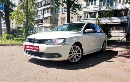 Volkswagen Jetta VI, 2012 год, 650 000 рублей, 3 фотография