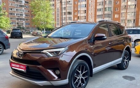 Toyota RAV4, 2017 год, 2 690 000 рублей, 2 фотография