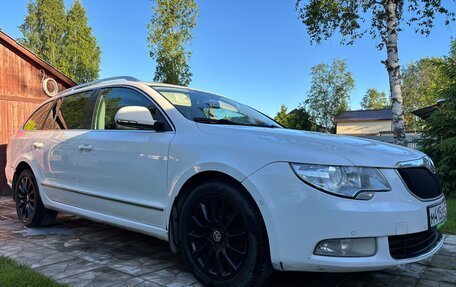 Skoda Superb III рестайлинг, 2012 год, 1 300 000 рублей, 2 фотография