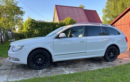 Skoda Superb III рестайлинг, 2012 год, 1 300 000 рублей, 10 фотография