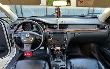 Skoda Superb III рестайлинг, 2012 год, 1 300 000 рублей, 23 фотография