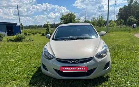 Hyundai Elantra V, 2013 год, 1 000 000 рублей, 2 фотография